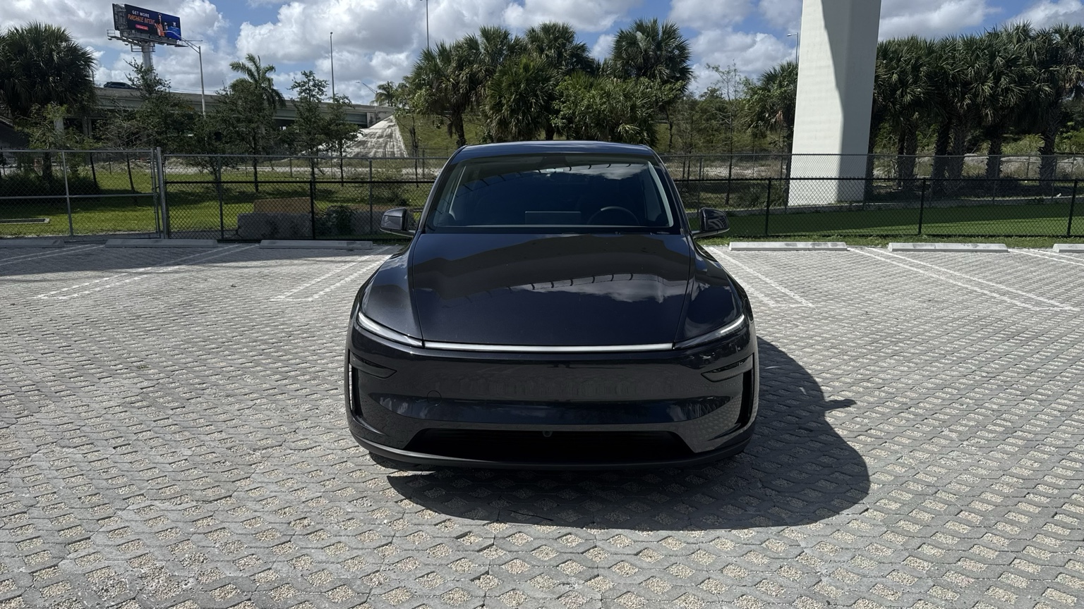Tesla Model Y Premium photo 1