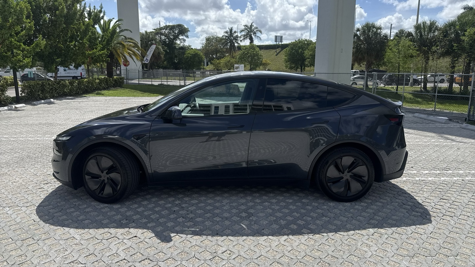 Tesla Model Y Premium photo 3